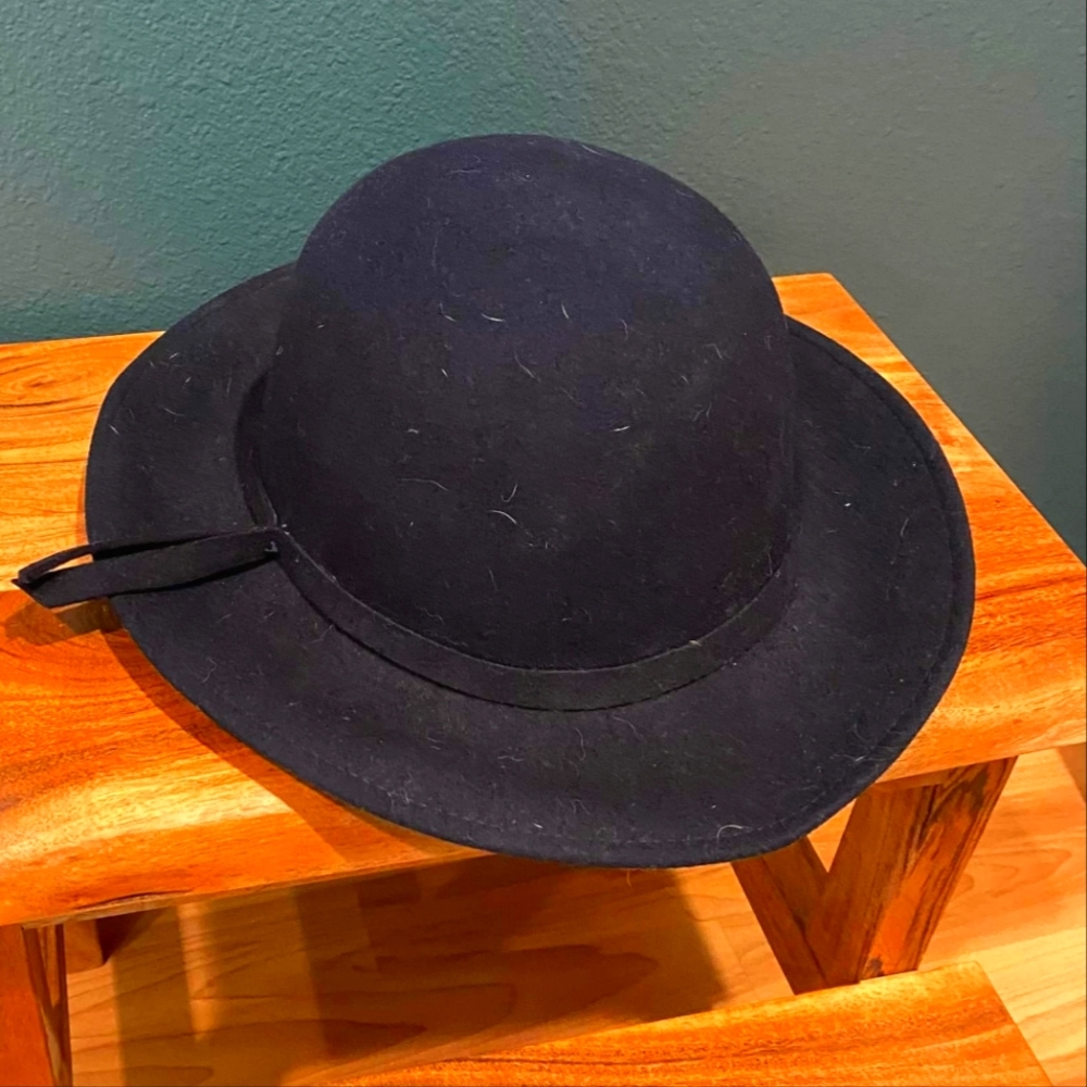 Vintage "the Field Company- Los Angeles" navy blue Felt Hat